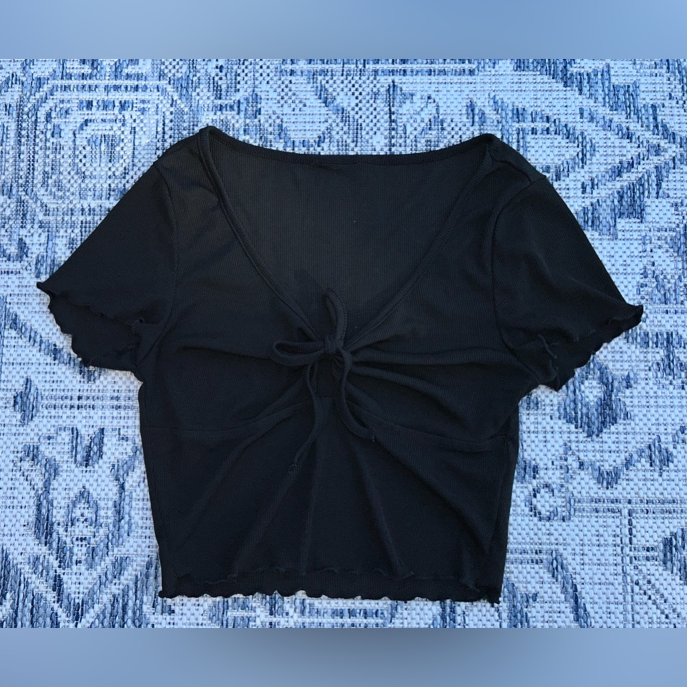 Black Ribbed Cropped Tee